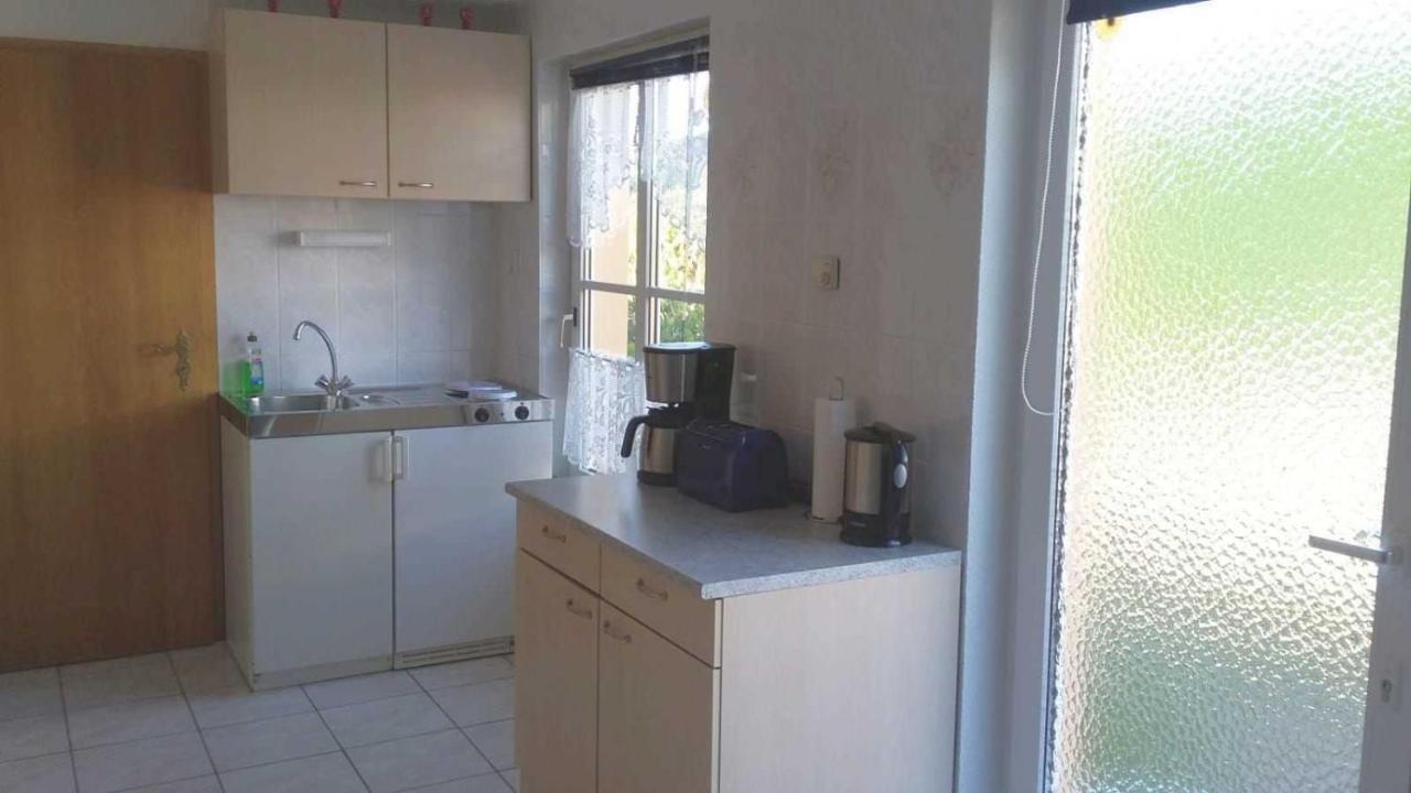 Ruegen_Fewo 24 Thesenvitz Habitación foto